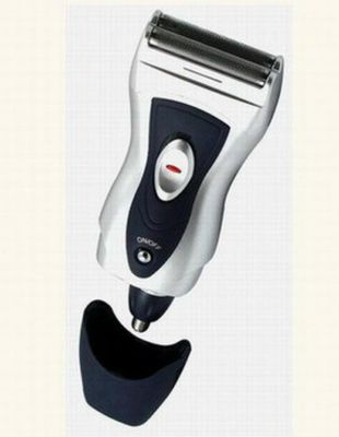 Afeitarse de manera cercana y cómoda con una máquina de afeitar eléctrica para hombres con batería